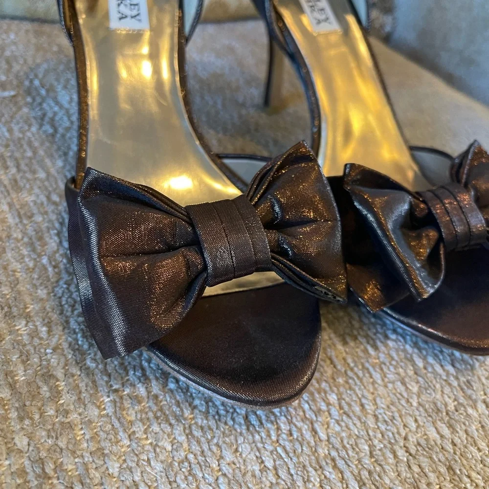 Badgley Mischka Bow Heels - Picture 2 of 8